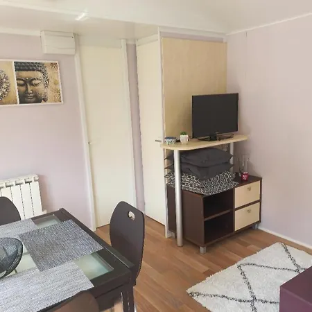 Les Salineens אתר קמפינג *