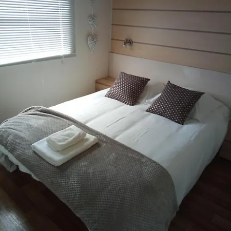 אתר קמפינג Les Salineens *